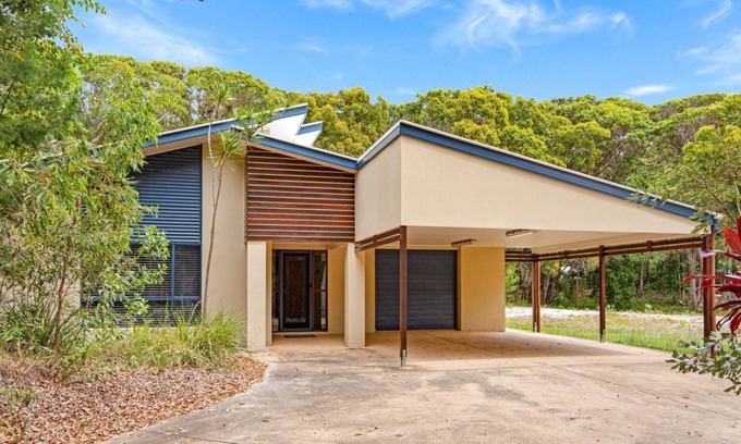 Rainbow Beach House | 18 Naiad Court - Rainbow Shores. All on one level. Easy walk to beach