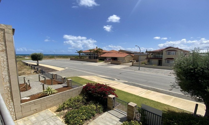 Jurien Bay Villa | 18 On Doust - located within a stunning complex right in the heart of Jurien Bay.