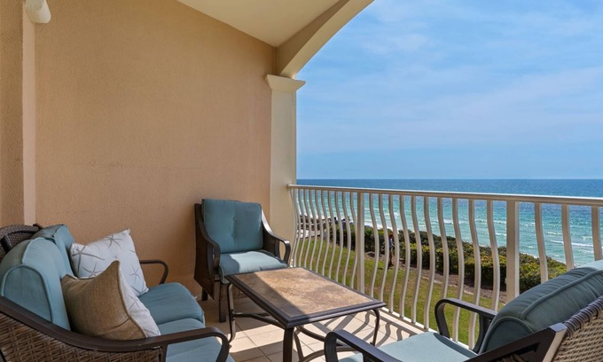 Seacrest Condo | 180 degree views of the white sugar sand beaches + Free Attraction Tickets!