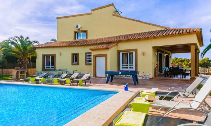 Javea Villa | 180 m² Villa ∙ 4 bedrooms ∙ 8 guests
