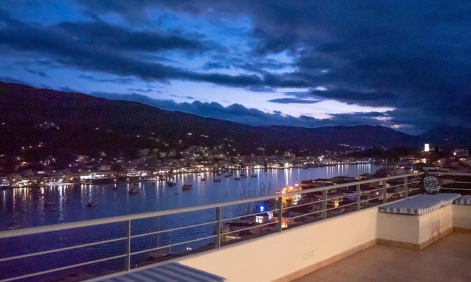 Poros House | 180° view maisonette No.2