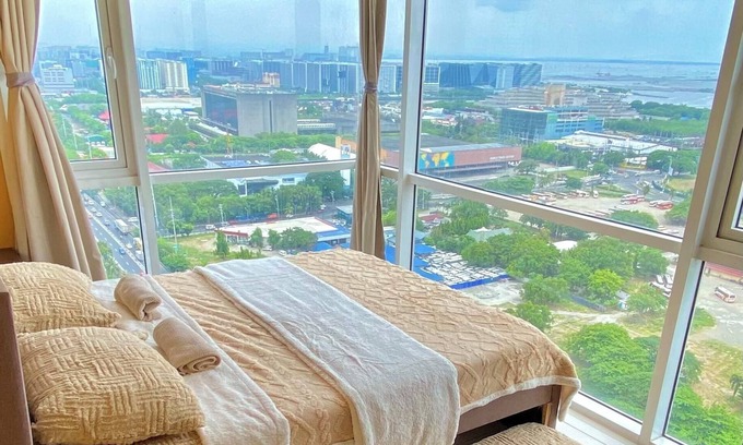 Pasay Condo | 180° Manila View near Airport, MOA, PICC and World Trade Center w/Massage chair