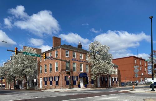 Downtown Baltimore Bed & Breakfast | 1840s Carrollton Inn