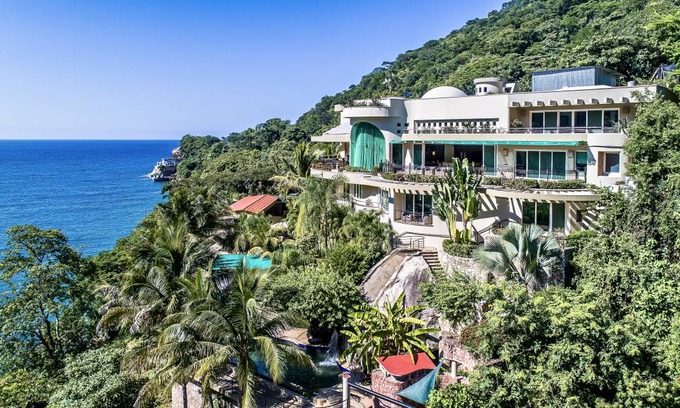 Boca de Tomatlan Villa | 1858 m² Villa ∙ 9 bedrooms ∙ 28 guests