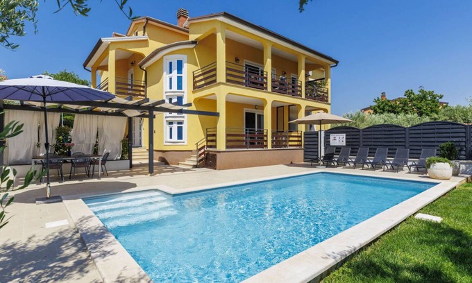 Novigrad Other | 186 m² Accommodation ∙ 4 bedrooms ∙ 8 guests