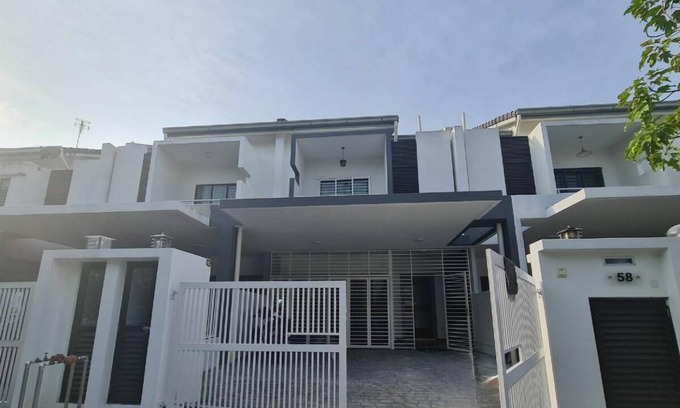 Nilai House | 186 m² House ∙ 4 bedrooms ∙ 6 guests