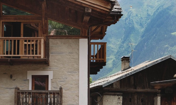 Sainte-Foy-Tarentaise Ski Chalet | 18th-century renovated chalet in charming Alpine hamlet