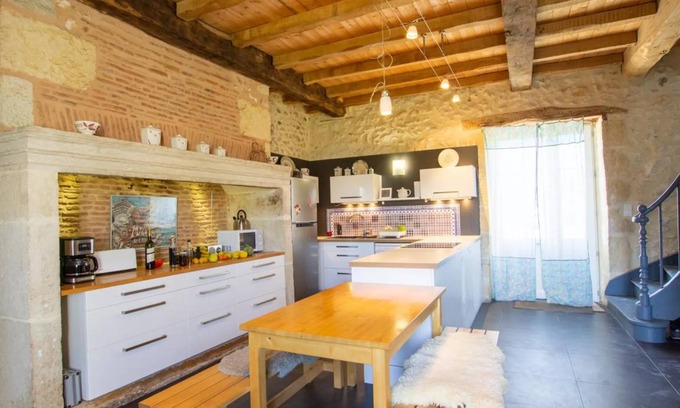 Saint-Pierre-de-Chignac House | 190 m² House ∙ 5 bedrooms ∙ 11 guests