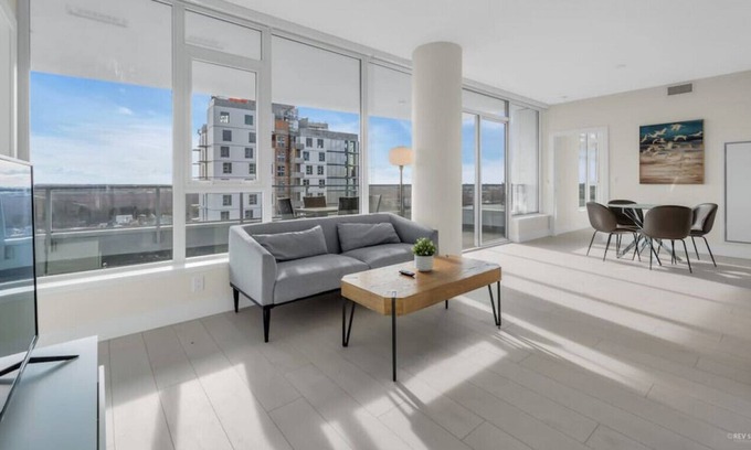Killarney Apartment | 1902 · Spacious 3B+2B Condo/Huge Balcony!