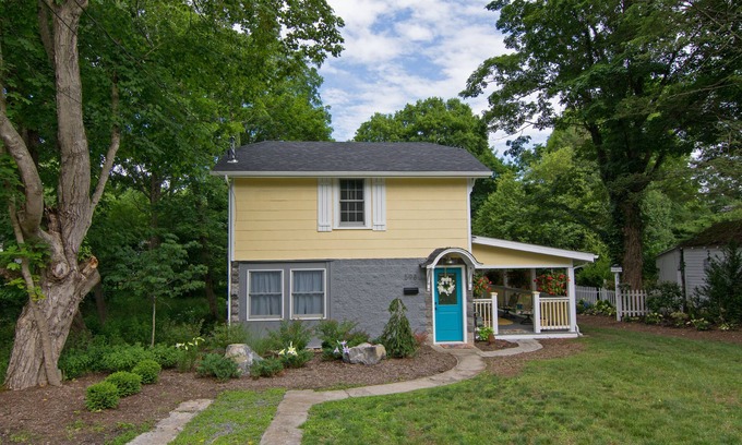 Lewisburg Cottage | 1930's house in Lewisburg's Historical District - The Verdie May House