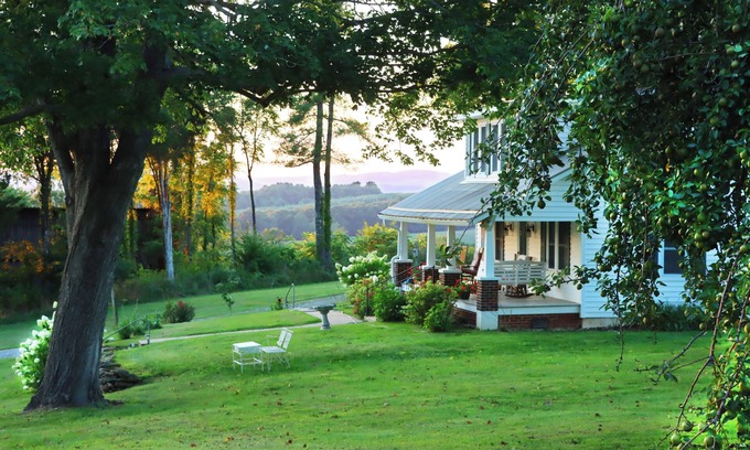 Alleghany County House | 1945 Farmhouse Charmer This is What You Come to the Country for! 12 mins Sparta