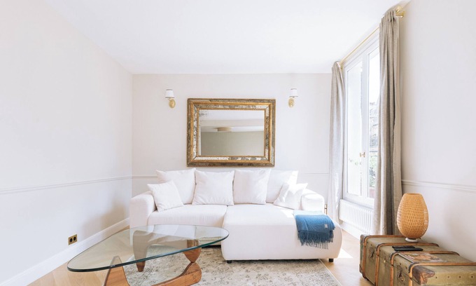 Quartier de la Place-Vendome Apartment | 1BD Apart w/Balcony in Concorde