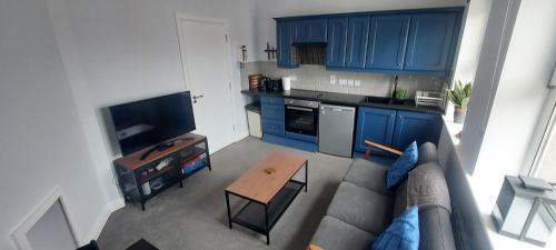 Broadstone Apartment | 1BD City Pad Shop & Stroll