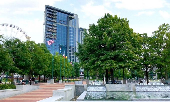 Downtown Atlanta Hotel | 1BD Deluxe/Atlanta - Margarita Maker! Rooftop Pool! Heart of Atlanta!