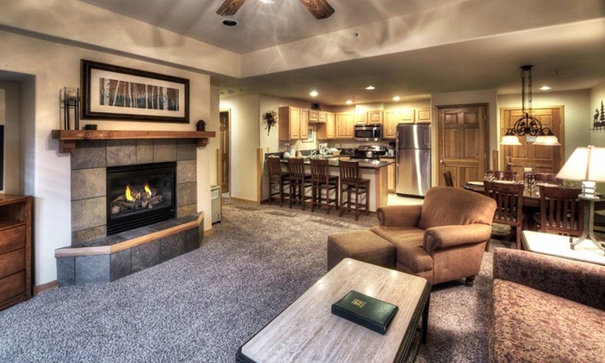 Four O'Clock Resort | 1BD Grand Timber Ski-in/Ski-Out Snowflake Lift. Garage. Shuttle. Spa Tub.