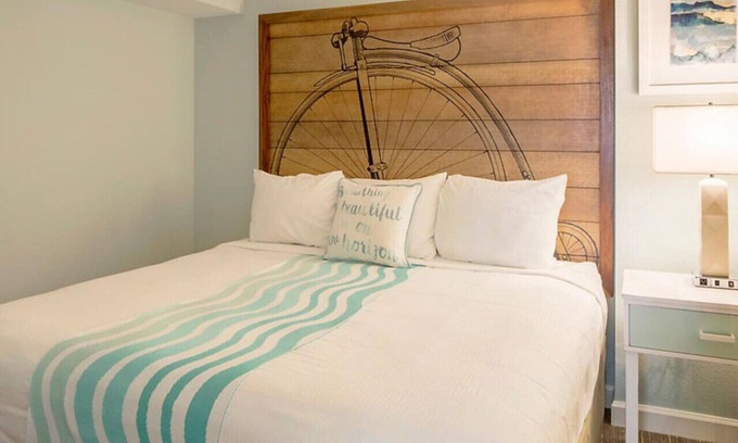 Myrtle Beach Apartment | 1BD resort condo with resort amenities including a lazy river! Enjoy with friends & family
