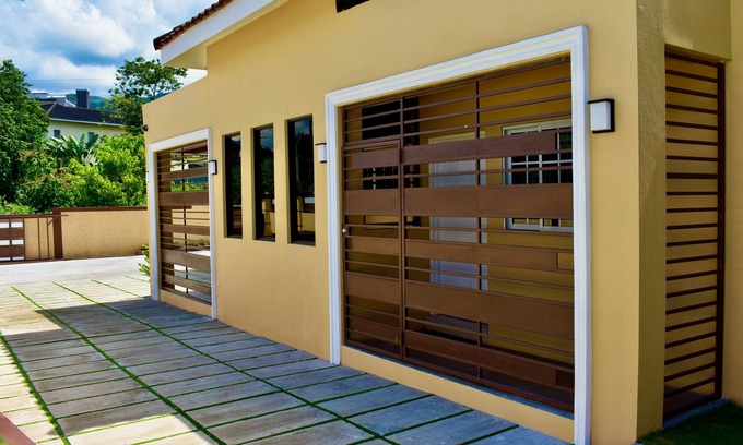 Barbican House | 1Bdrm, A/C, Wi-Fi, Washer & Dryer - Spacious Apt