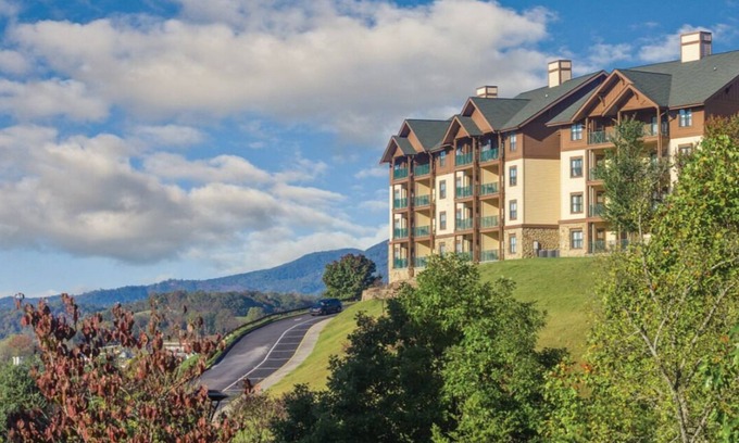 Sevierville Resort | 1Bed/1Bath - Smoky Mountains Retreat! Scenic Views, Pools, and More!