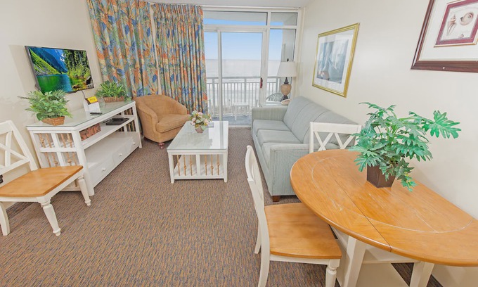 Myrtle Beach Apartment | 1BR/1BA Oceanfront condo w/Kitchen & Balcony in Center of MB, #400