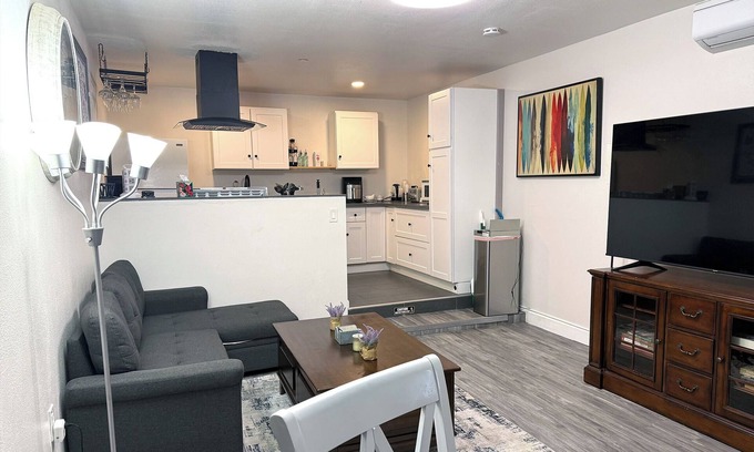 Thousand Oaks Apartment | 1br/Bd, totally private apartment at the top of the mountain. 100% private