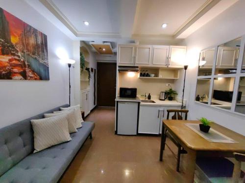 Pembo Apartment | 1BR Condotel Ridgewood Towers Taguig City #RW05