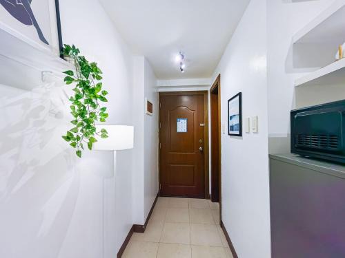 Pembo Apartment | 1BR Condotel Ridgewood Towers Near Airport #RW03-1