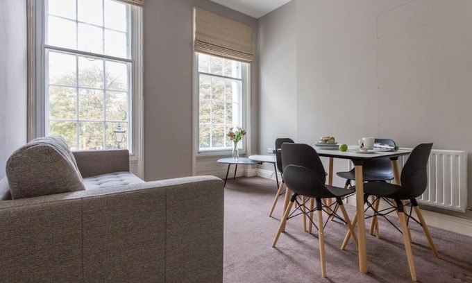 Faraday Apartment | 1BR Georgian Flat On A Peaceful Square, In Camberwell