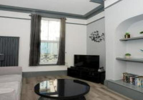 Folkestone Apartment | 1BR Harbor Apartment , Family-Friendly , Sleeps 4