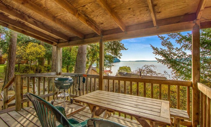 West Beach Cabin | 1BR Ocean View steps to prime west-facing beach and on-site cafe!