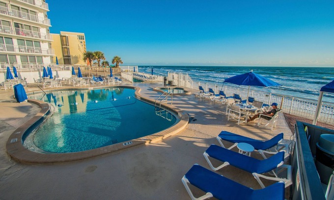 Daytona Beach Shores Condo | 1BR Oceanfront Condo w/Balcony & Kitchen