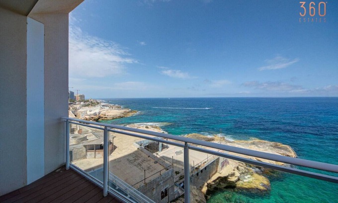Sliema Apartment | 1BR on the Sliema Tigne waterfront with Terrace!