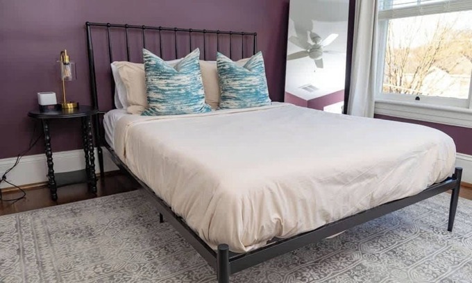 Roanoke House | 1BR Penthouse Apt |Walkable|Food|Greenway|Safe