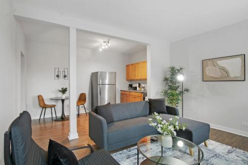 Hyde Park Apartment | 1BR Tranquil Hyde Park Apartment - Harper 202 & 402 rep