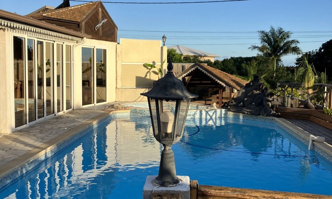 Saint-Louis Apartment | 1er étage privé d’une villa, piscine, spa, tte commodité, entre mer et montagne