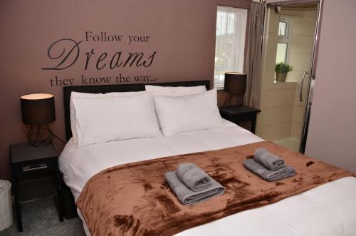 Stanwell House | 1FG Dreams Unlimited Serviced Accommodation- Staines - Heathrow