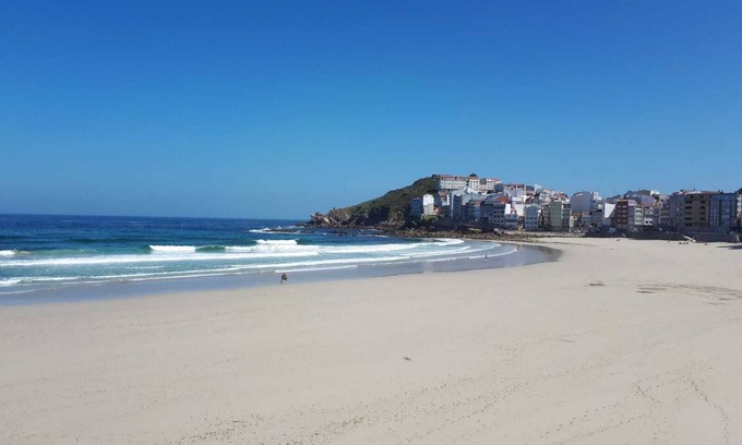 Malpica de Bergantinos Apartment | 1J-APARTMENT WITH TERRACE ON THE BEACH
