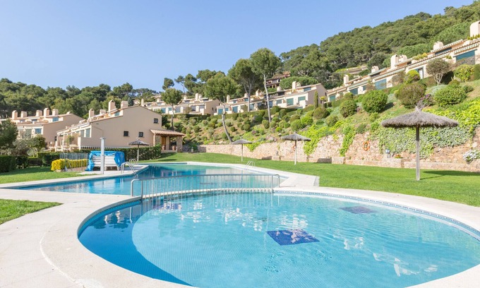 Llafranc Villa | 1SB 01 - Beautiful house with private garden and community pool near the beach of Llafranc