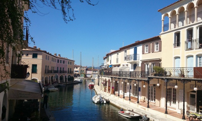Port Grimaud Apartment | 1st Floor Waterside Apartment-Superb Views.Beaches Nearby. Lift there.