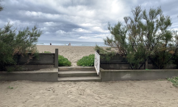 Carnon-Plage Apartment | 1st line ground floor apartment, feet in the sand