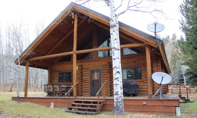 Moran House | 2/2 Cabin with Loft Nestled next to National Forest