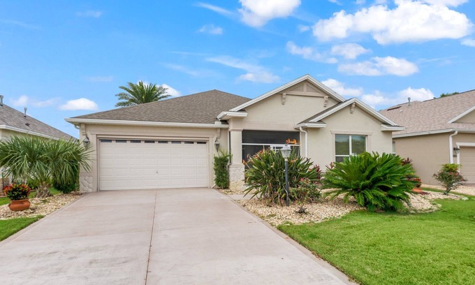 The Villages House | 2/2 pet friendly courtyard villa, close to it all!