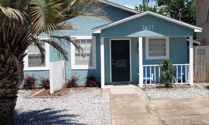 Holiday Beach Cottage | 2/2 Private Cottage Walk to Gulf Ages 25+ Sleeps 8 Sm Pet w apprvl/fee