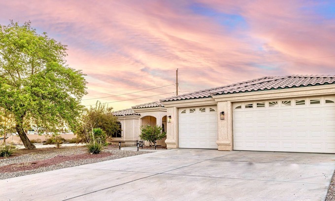 Lake Havasu City House | > 2.5 Miles From London Bridge! In the heart of Lake Havasu City