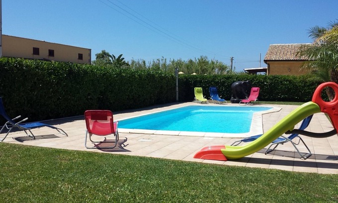 Piana Calzata Villa | 2 adjacent villas, 6 bedrooms, 4 Baths, Wi-Fi, Air cond., Pool, Garden, near Sea