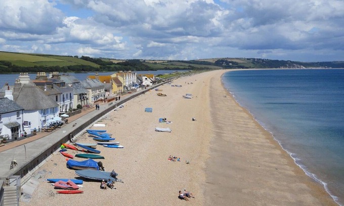 Torcross Cottage | 2 BAYVIEW, pet friendly, country holiday cottage in Torcross