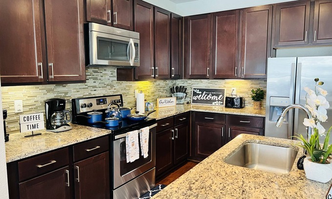 Memorial House | 2 BD/2.5 BA TOWNHOME🏠/ KING BD /GARAGE NEAR CITYCENTRE🛍