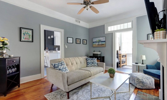Midtown Condo | 2 bd/2 ba * Sleep 4 * Dog Friendly * Downtown Savannah