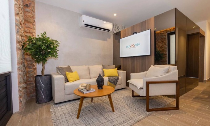 Panama City Condo | 2 bdr 🛏️+ 1 bthr 🛁 Apt in Casco Viejo w/Rooftop Pool 👙🌇📸