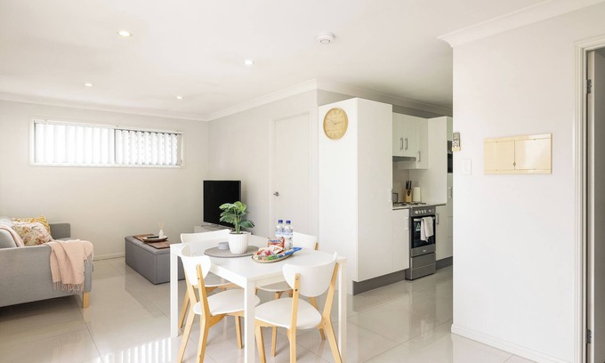 Rocklea Apartment | 2 Bdr Apt! Garage! Clean! GST Credits! 318D2