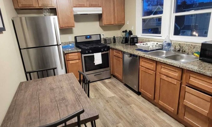 Southwest Berkeley Apartment | 2 Bdrm Private Apartment in Berkeley